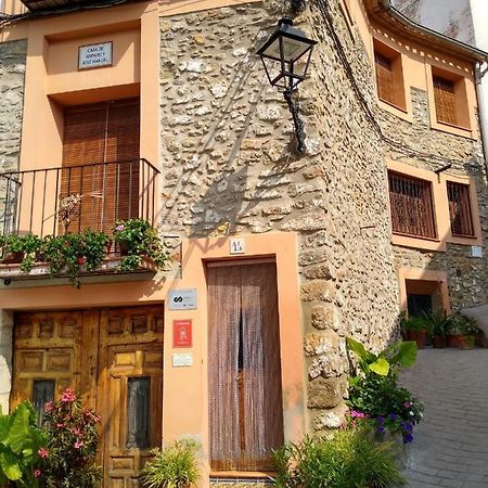 Casa De Amparo Y Jose Manuel Vendégház Pavies Kültér fotó