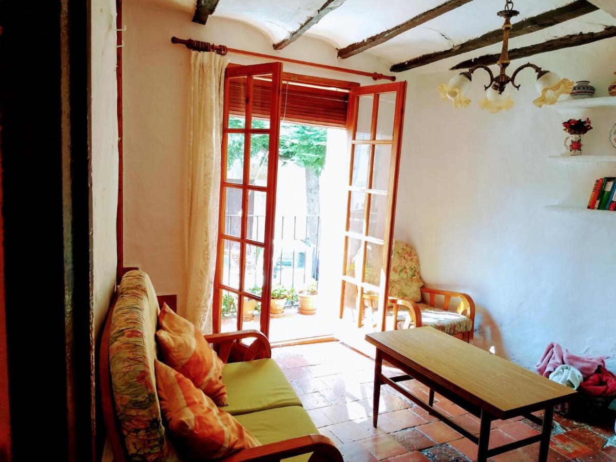 Casa De Amparo Y Jose Manuel Vendégház Pavies Kültér fotó