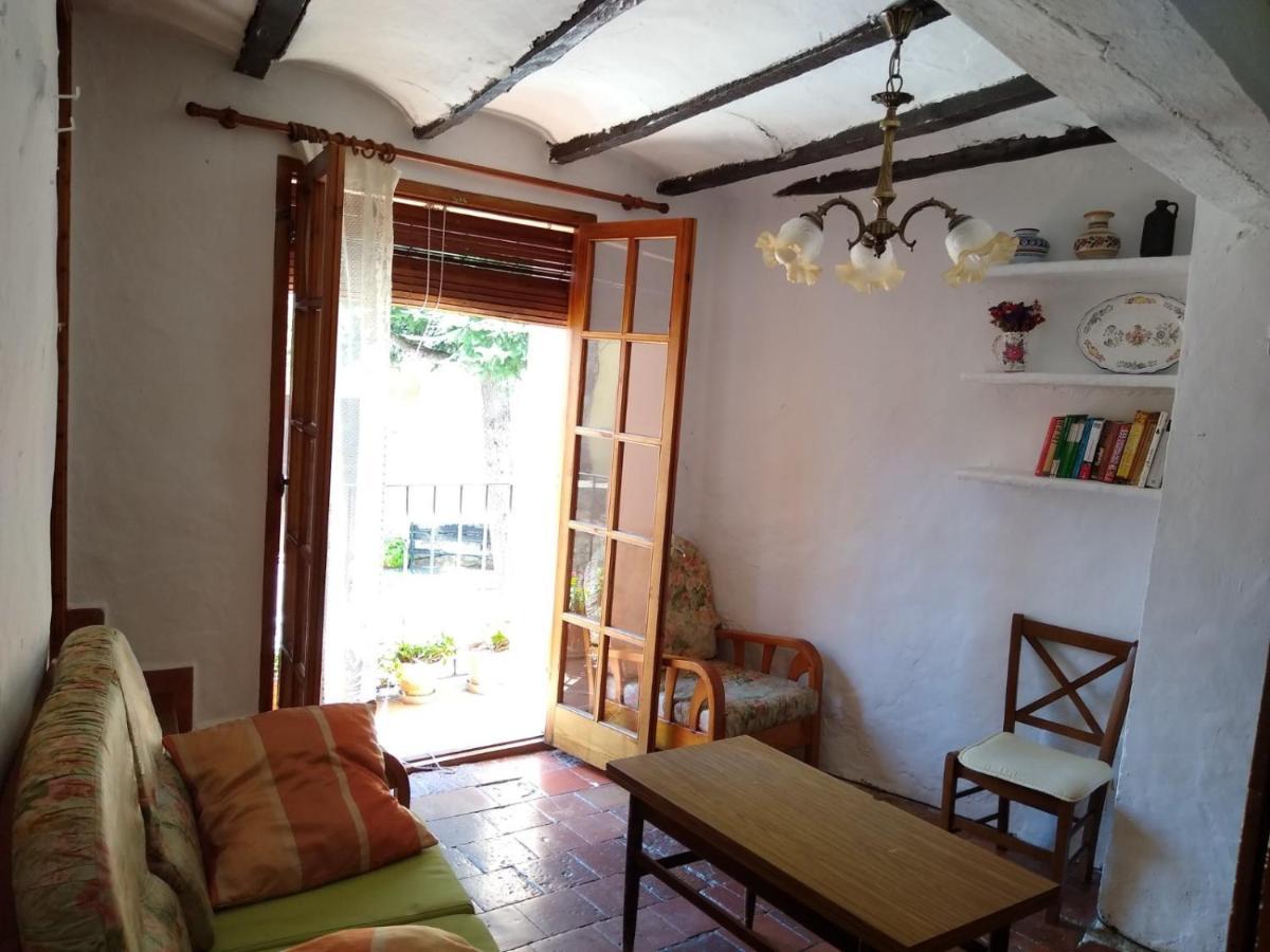 Casa De Amparo Y Jose Manuel Vendégház Pavies Kültér fotó