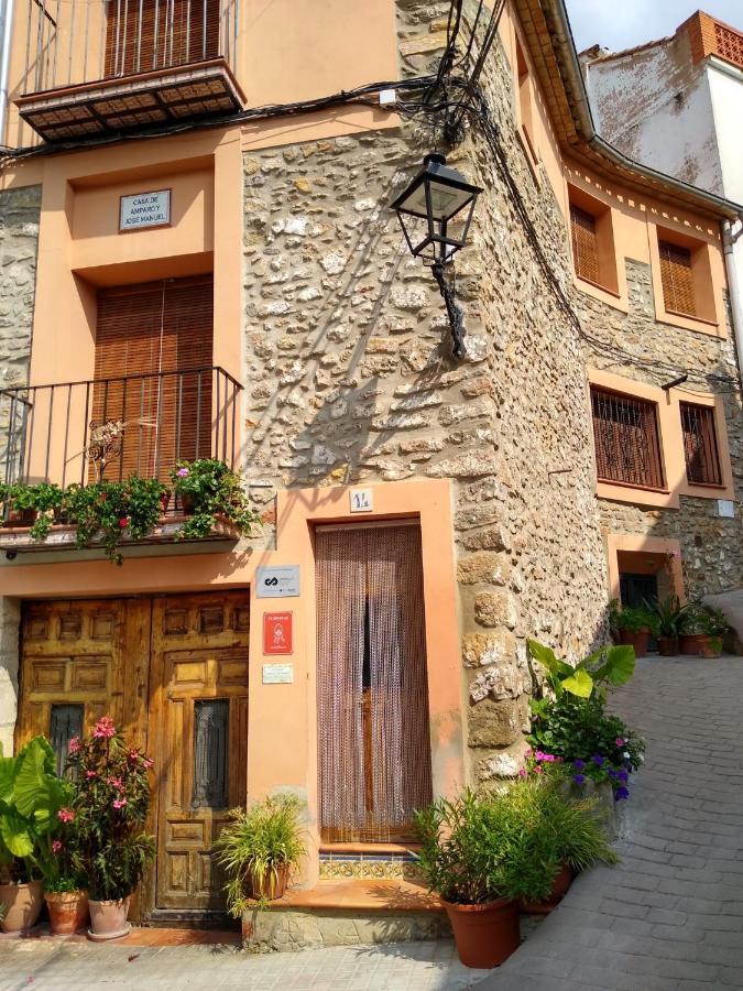 Casa De Amparo Y Jose Manuel Vendégház Pavies Kültér fotó